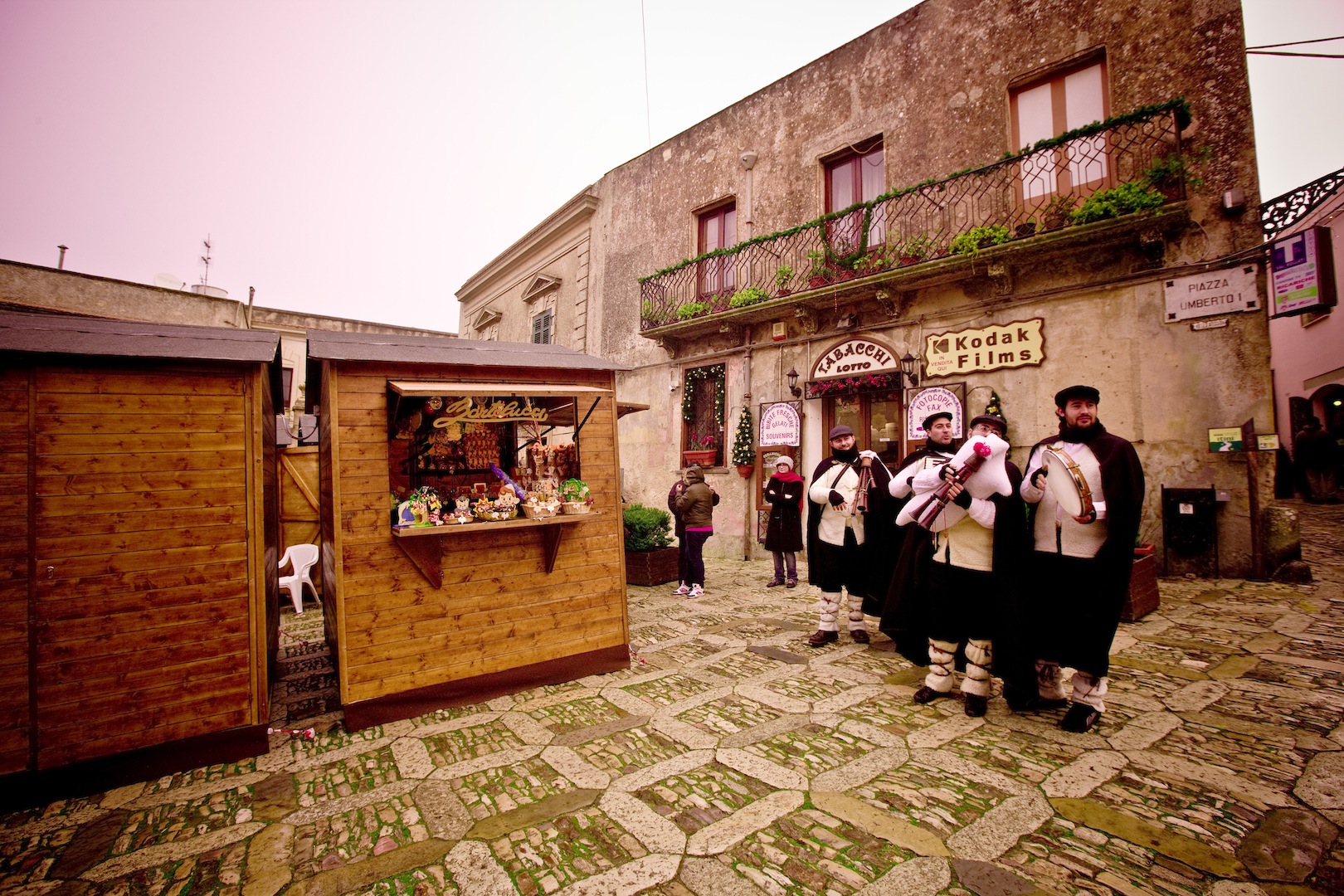 I presepi della tradizione siciliana in mostra nelle chiese, nei cortili e nelle botteghe artigiane