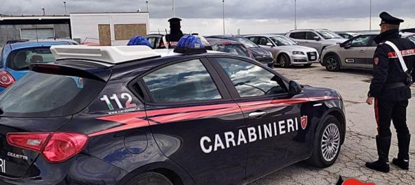 Maltrattamenti in famiglia e coltivazione di stupefacente. Arrestato 25enne