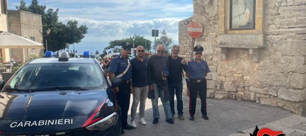 84enne turista americano si allontana dal gruppo e si perde. Ritrovato dai Carabinieri