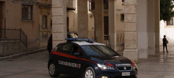 Danneggiamento di un veicolo in pieno centro. Denunciato un 42enne