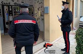 Furti ai distributori automatici di Castellammare. Arrestato un pregiudicato 18enne