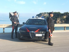 Investe i Carabinieri e scappa. Denunciato