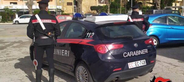 Carabinieri inseguono auto rubata. Veicolo recuperato e restituito al proprietario. Nel fine settimana denunciate altre 10 persone