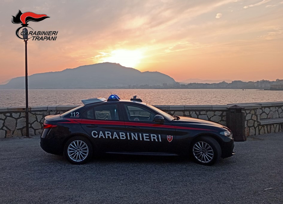 All’alt dei Carabinieri butta dal finestrino 1 kg. di cocaina. Arrestato