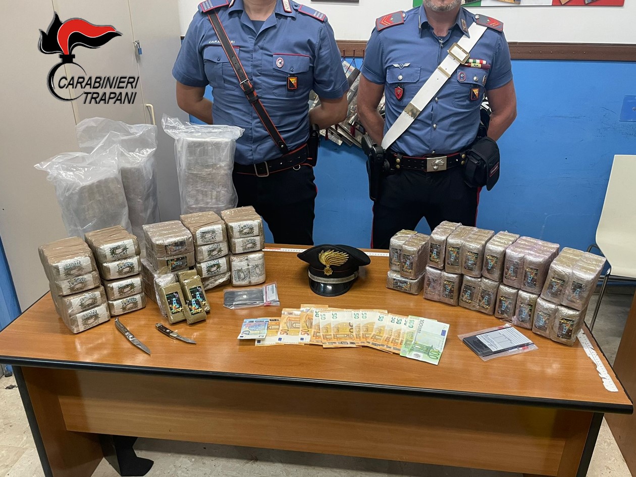 Arrestate due persone per detenzione di droga ai fini di spaccio. Sequestrato ingente quantitativo di hashish