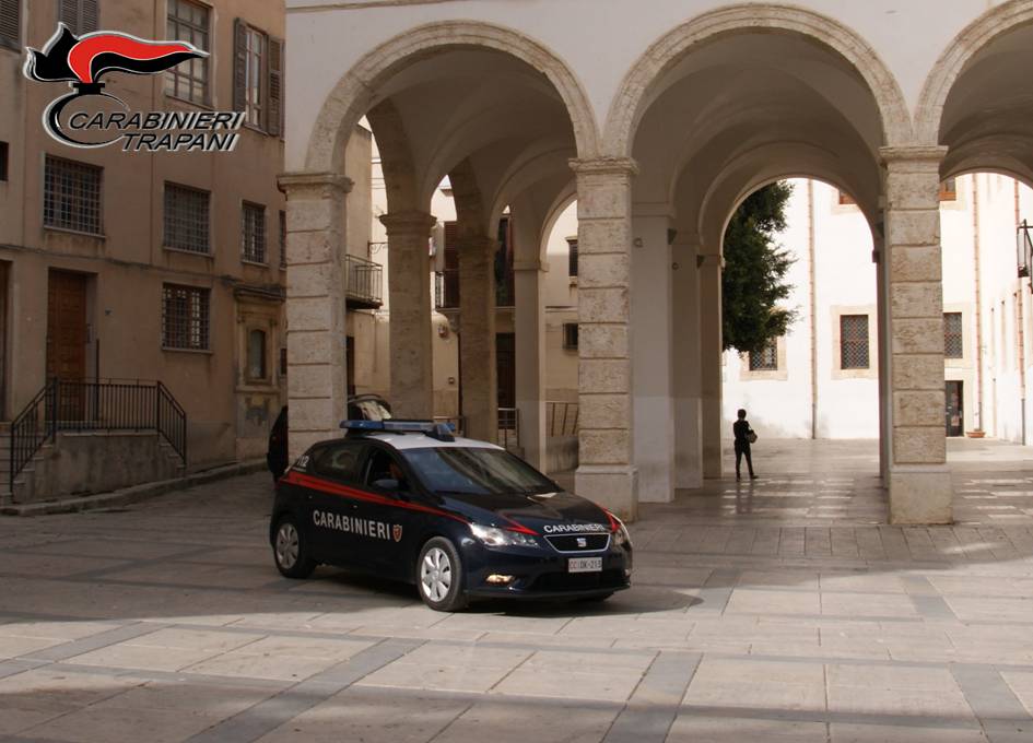 Ruba merce da un negozio. 18enne arrestato dai Carabinieri