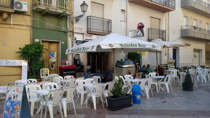 Lo storico e centrale Bar Bacile di Partanna, dopo l’incendio, riapre venerdì prossimo