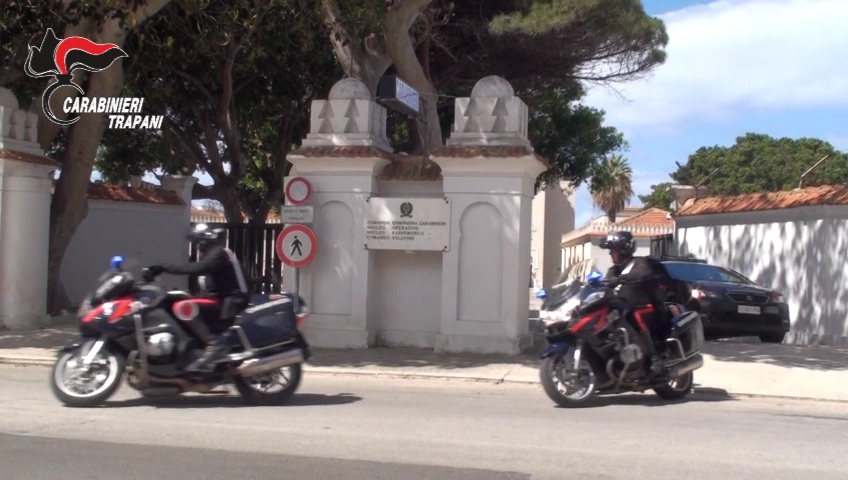 Non si ferma al posto di blocco. Arrestato un pregiudicato 34enne