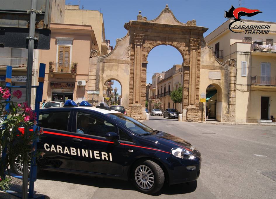 Aggrediscono un connazionale lasciandolo privo di sensi per strada. Denunciati 4 tunisini